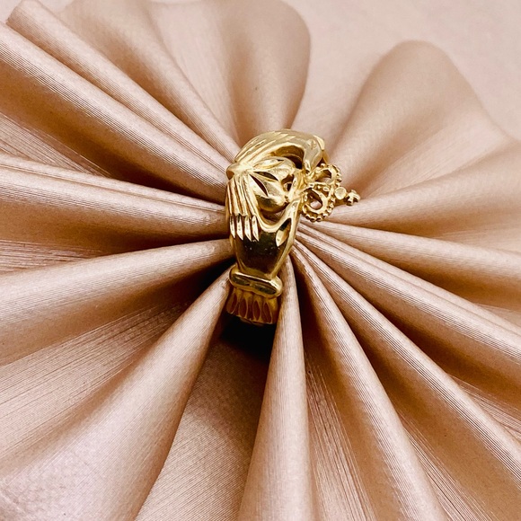 EUC Estate 14k Yellow Gold Classic Claddagh Ring - Picture 10 of 17